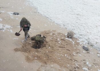 Marinha neutraliza objecto suspeito encontrado na praia de São Pedro de Moel