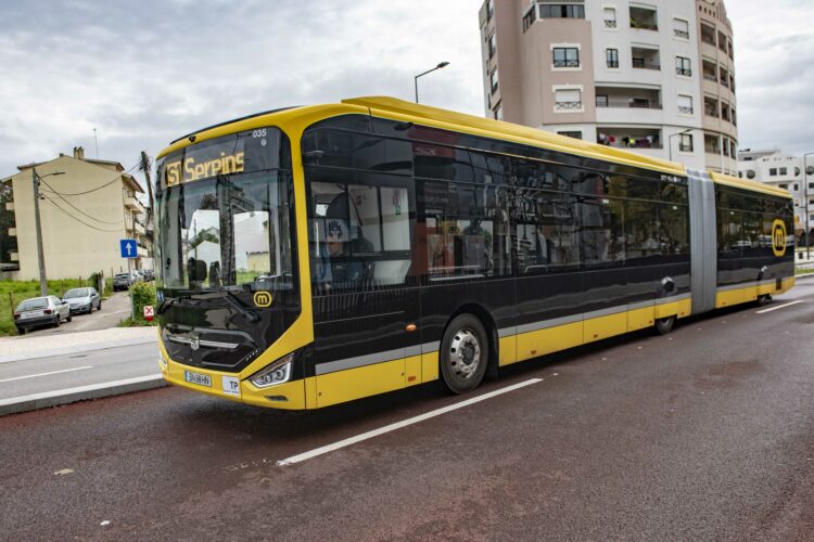 Metrobus ou metro de superfície? Prós e contras de cada opção