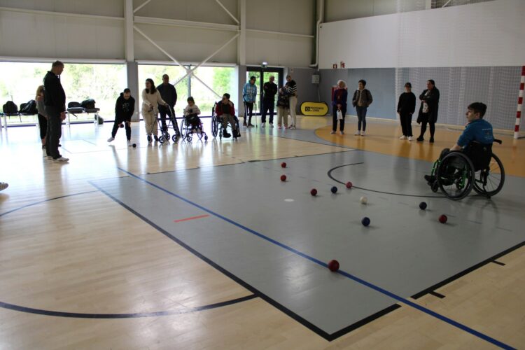 Joelettes, carro à vela, basquetebol em cadeira de rodas e parabadminton na VI Mostra do Desporto Adaptado