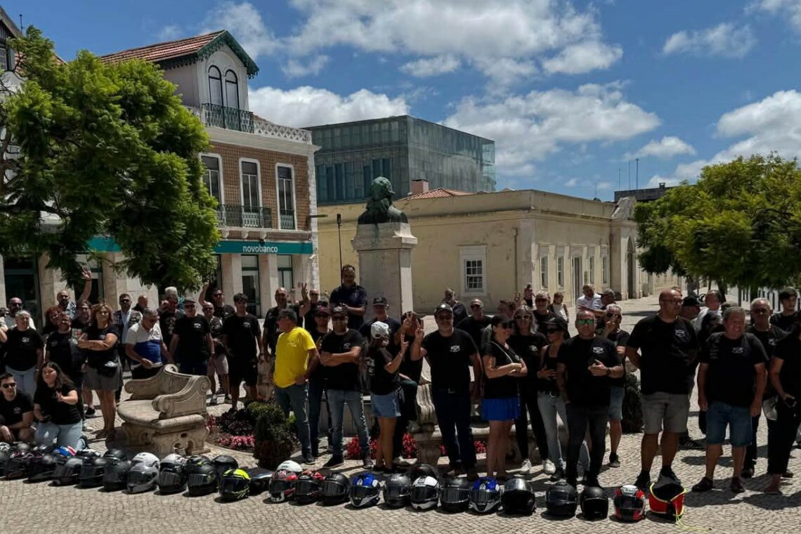 Moto Clube da Marinha Grande faz manifestação silenciosa para tentar segurar sede cedida pela câmara