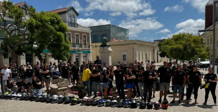 Moto Clube da Marinha Grande faz manifestação silenciosa para tentar segurar sede cedida pela câmara