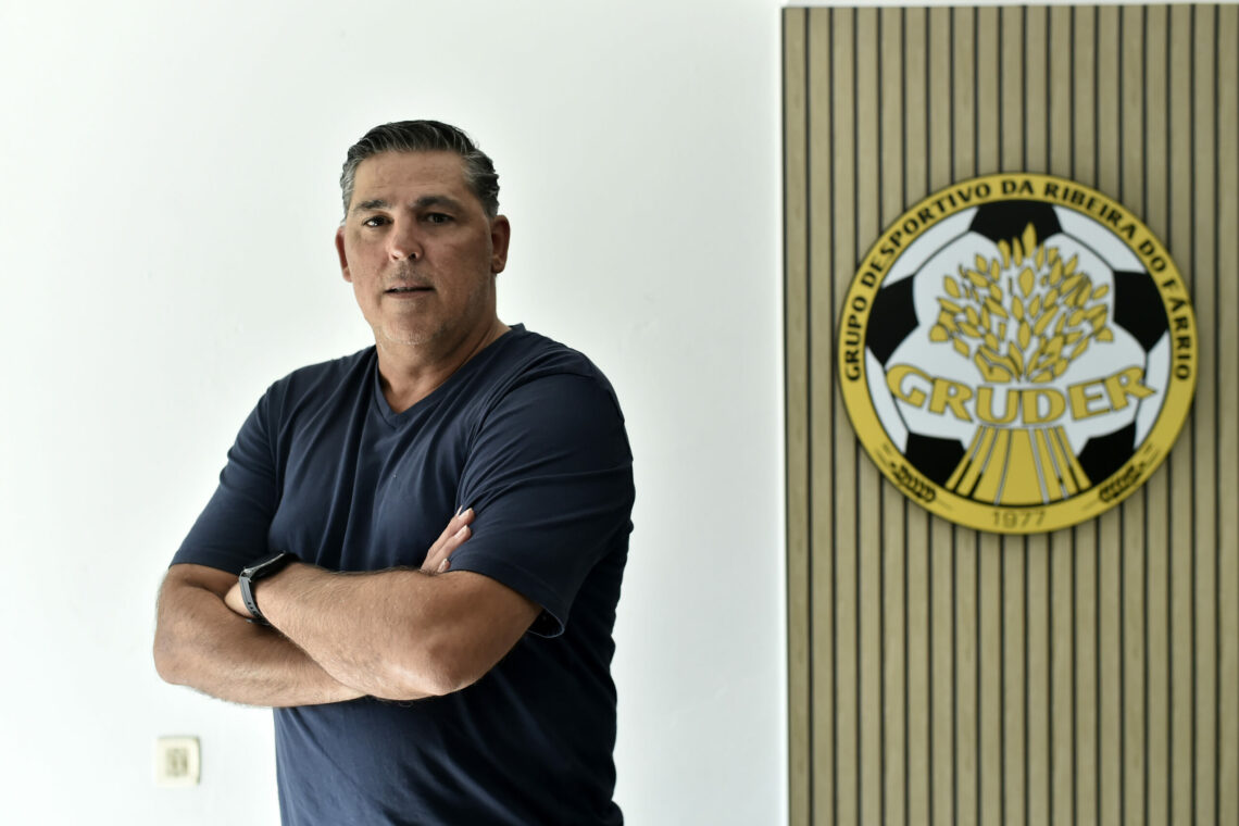 Do futebol de rua, às Arábias e à Ribeira do Fárrio. Kitó move-se pela paixão ao futsal