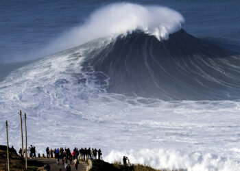 Alerta verde: ondas de 15 a 20 metros convocam o Big Wave Challenge na Nazaré