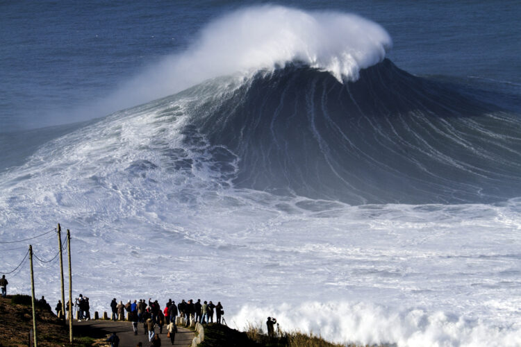 Alerta verde: ondas de 15 a 20 metros convocam o Big Wave Challenge na Nazaré
