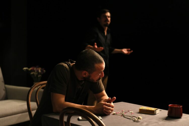 Orfãos. Teatro da Rainha estreia peça de Dennis Kelly