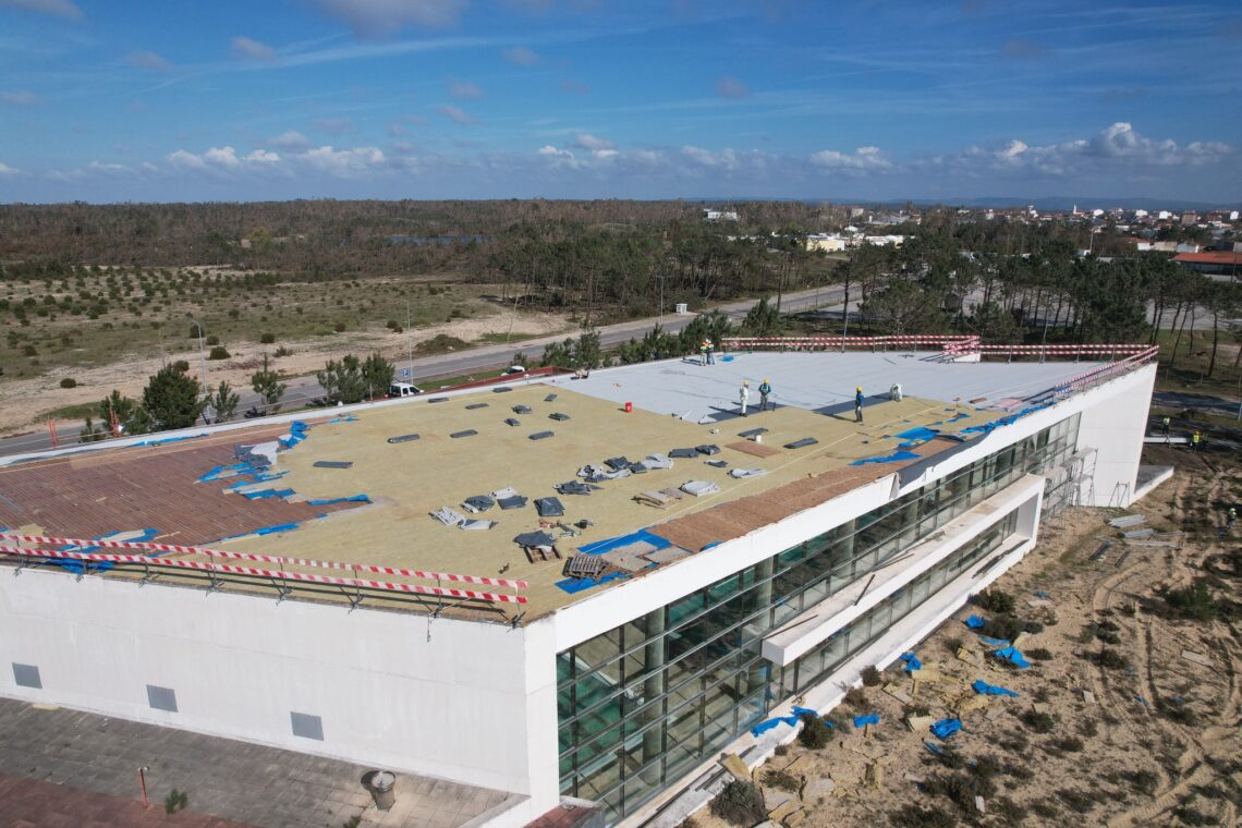 Avança a reabilitação das Piscinas Municipais de Pataias