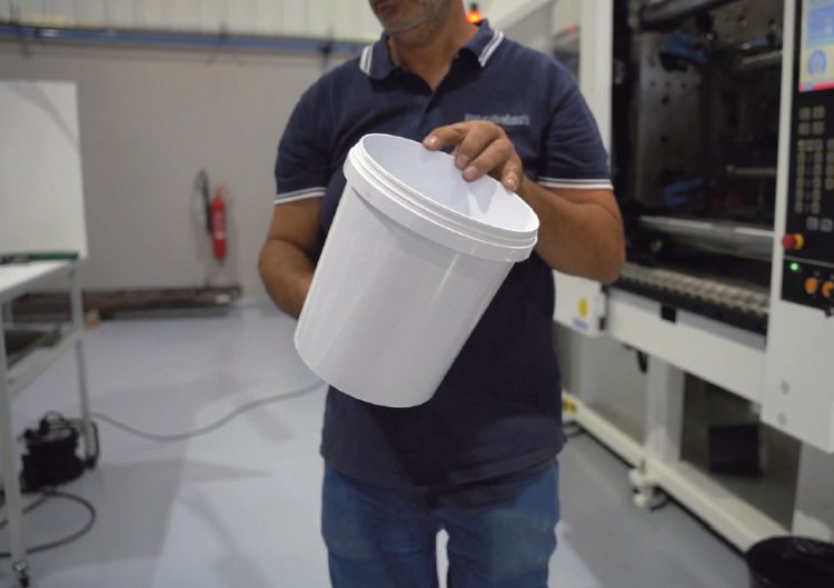 Plasdan pôs plástico reciclado no miolo da embalagem e resolveu problema europeu
