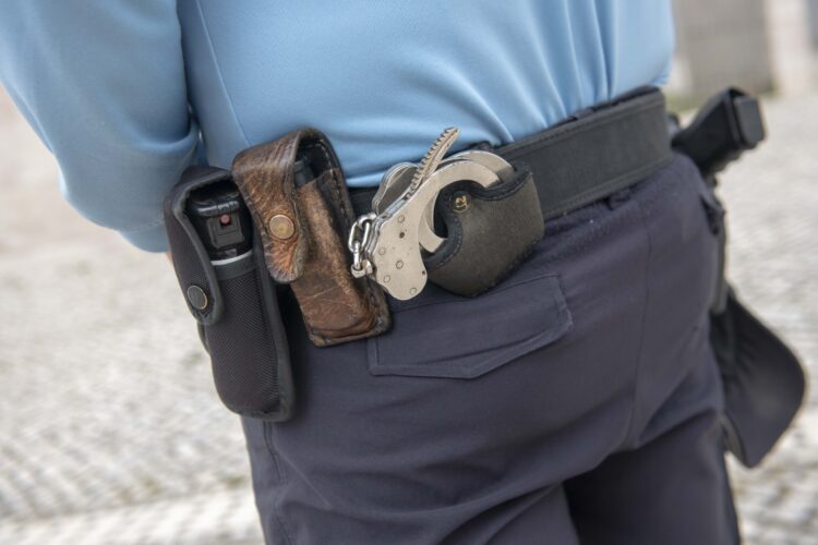 PSP de Leiria leva condenado por crimes sexuais sobre crianças para a cadeia
