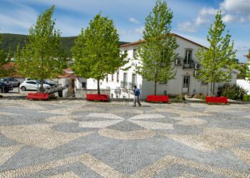 Porto de Mós presta homenagem ao calceteiro e à calçada portuguesa