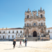 Cinquenta moradores da praça do Mosteiro de Alcobaça queixam-se de ruído até às 6 da manhã