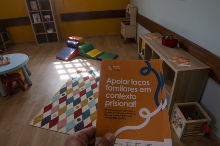 Prisão de Leiria tem projecto para ajudar jovens reclusos a serem melhores pais