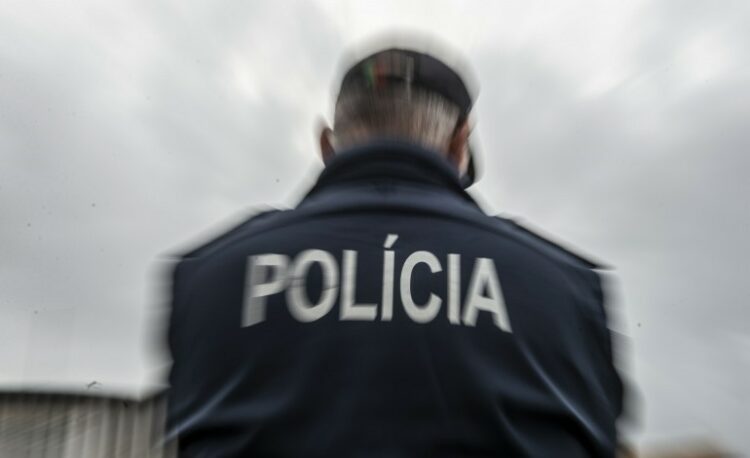 PSP detém homem em flagrante por exibicionismo perante mãe e filho menor