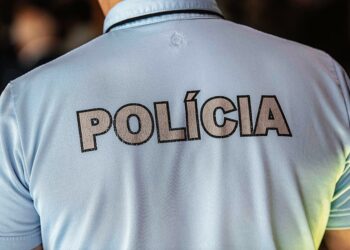 Homem suspeito de bater na mulher detido por posse de munição proibida