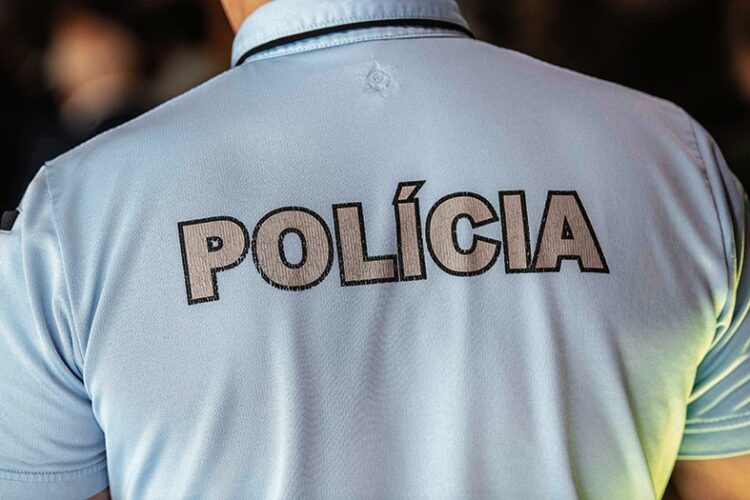 Homem com longo cadastro detido por agredir e roubar idosa em Leiria