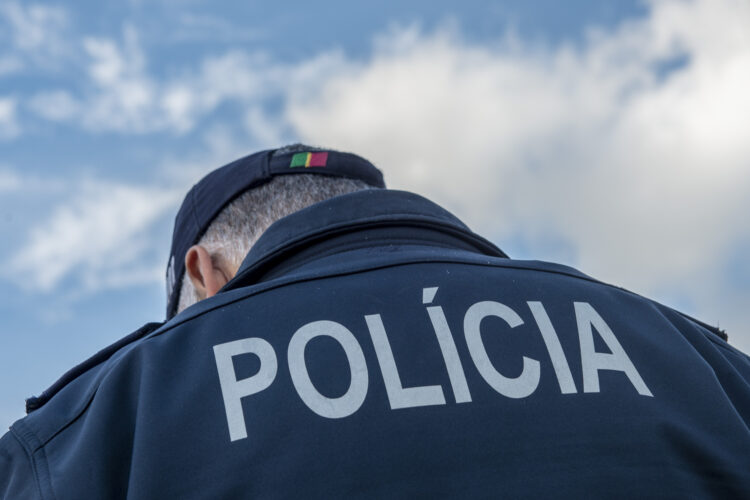 Homem detido por bater em pais idosos em Leiria fica em prisão preventiva