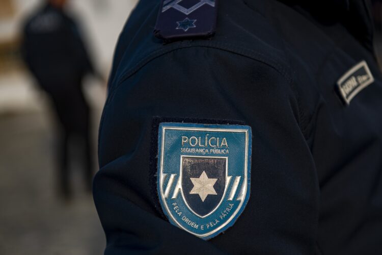 Identificado em Leiria arrumador de carros que ameaçava cidadãos com x-ato