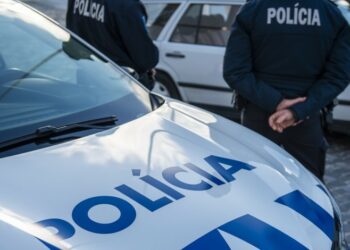 Homem que agredia esposa foi detido e fica em prisão domiciliária na Marinha Grande