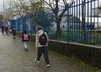 Alunos da região regressam às aulas. Escolas procuram garantir normalidade