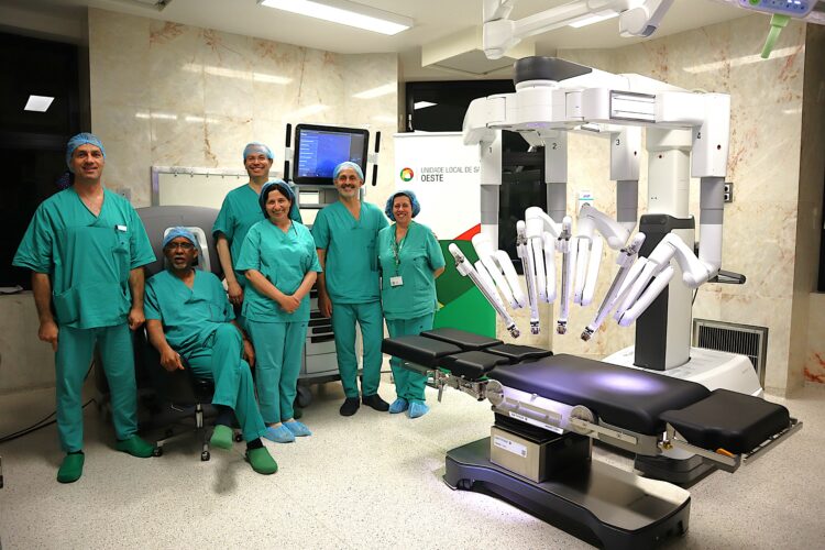Unidade Local de Saúde do Oeste já dispõe de robot cirúrgico