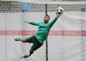 Aos 37 anos, Rui Patrício termina a carreira de guarda-redes