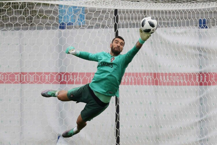 Aos 37 anos, Rui Patrício termina a carreira de guarda-redes