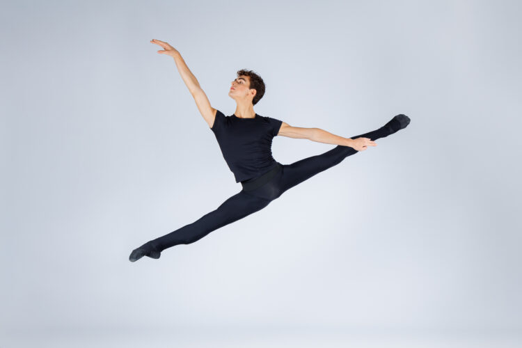 Samuel Pereira trocou o hip hop pelo ballet e hoje é bailarino profissional em Inglaterra