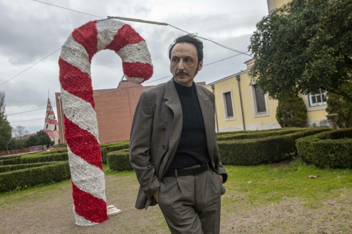 Samuel Úria: “É muito difícil teres um país atrasado quando tens mentes desde novas educadas para serem críticas”
