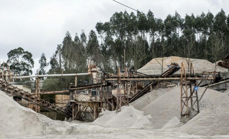 Município de Leiria aprova parecer desfavorável a ampliação de exploração de areias em Monte Redondo