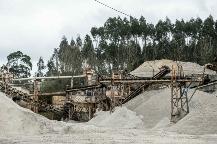 Sessões públicas esclarecem sobre expansão de exploração mineira em Monte Redondo