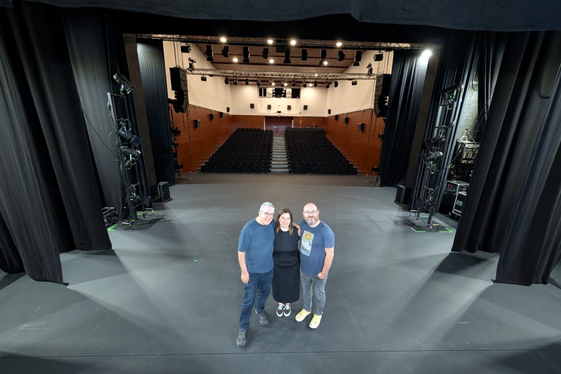 Teatro Amador de Pombal: O Fio, uma montra partida e a mulher da limpeza na boda de ouro de palco