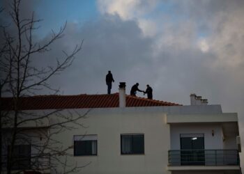 Leiria quer contratar empresas para reparação de telhados