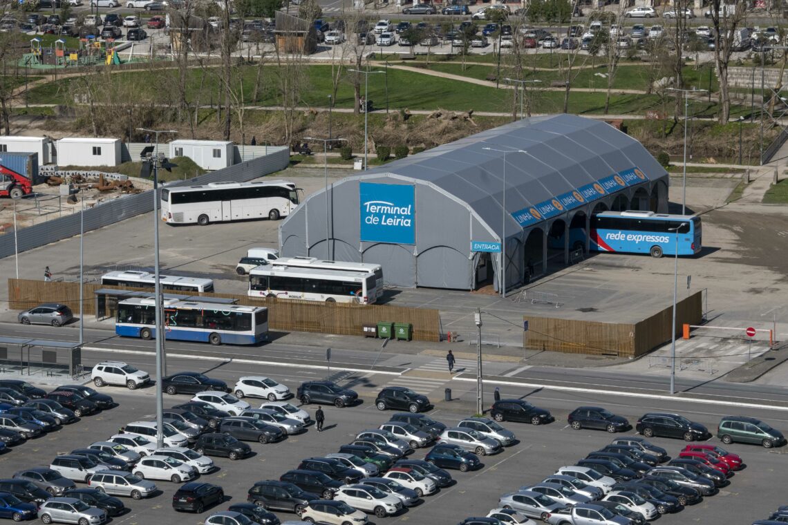 Rodoviária provisória garante normalidade nos transportes públicos e passageiros aprovam