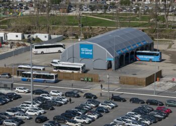Rodoviária provisória garante normalidade nos transportes públicos e passageiros aprovam