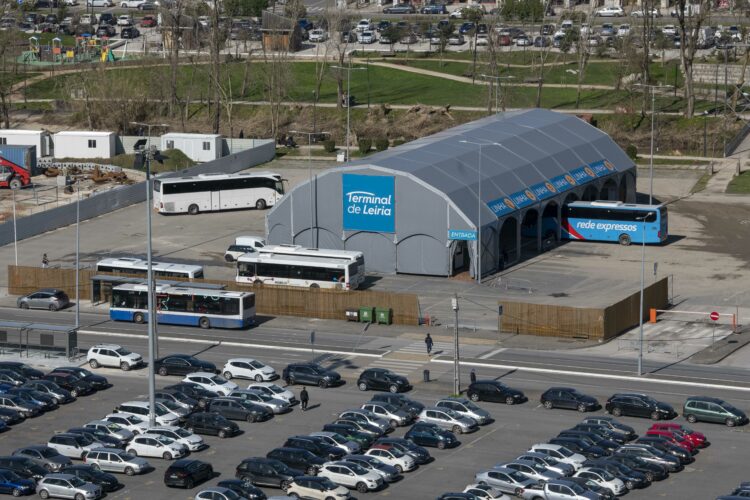 Rodoviária provisória garante normalidade nos transportes públicos e passageiros aprovam