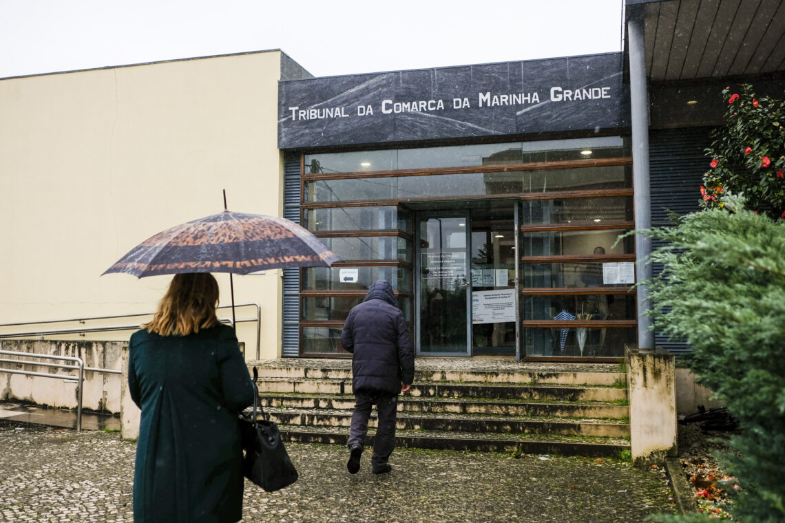Vítima de alegada burla lamenta ter confiado em advogada