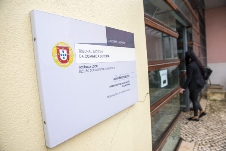 Dois advogados são suspeitos de burlar emigrante em compra de lar inexistente