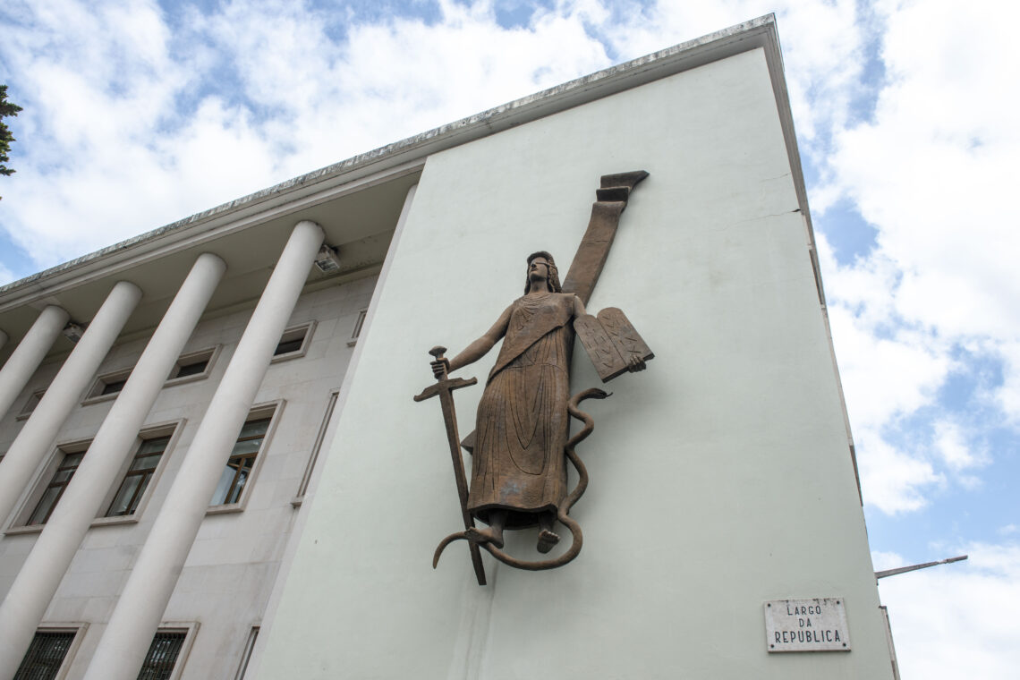 Professor de Leiria suspeito de 25 crimes de abuso sexual praticados em casa