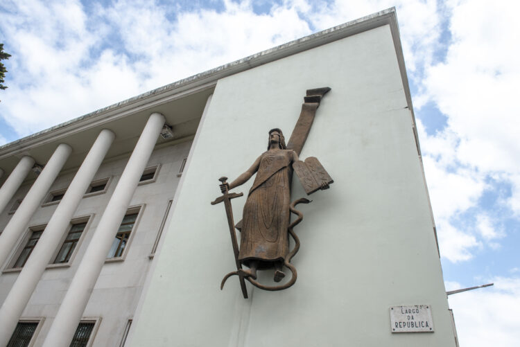 Professor de Leiria suspeito de 25 crimes de abuso sexual praticados em casa