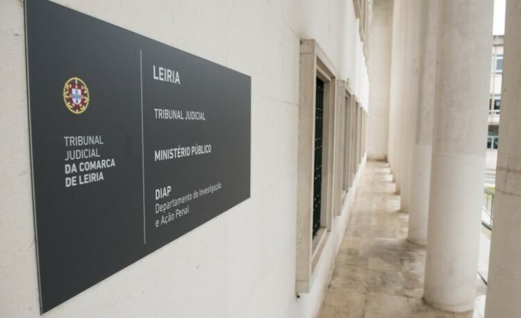 Professor julgado no Tribunal de Leiria por dois crimes de maus-tratos a alunos