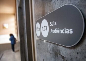 Tribunal condena professor de Leiria a três anos de prisão suspensa por crimes sexuais