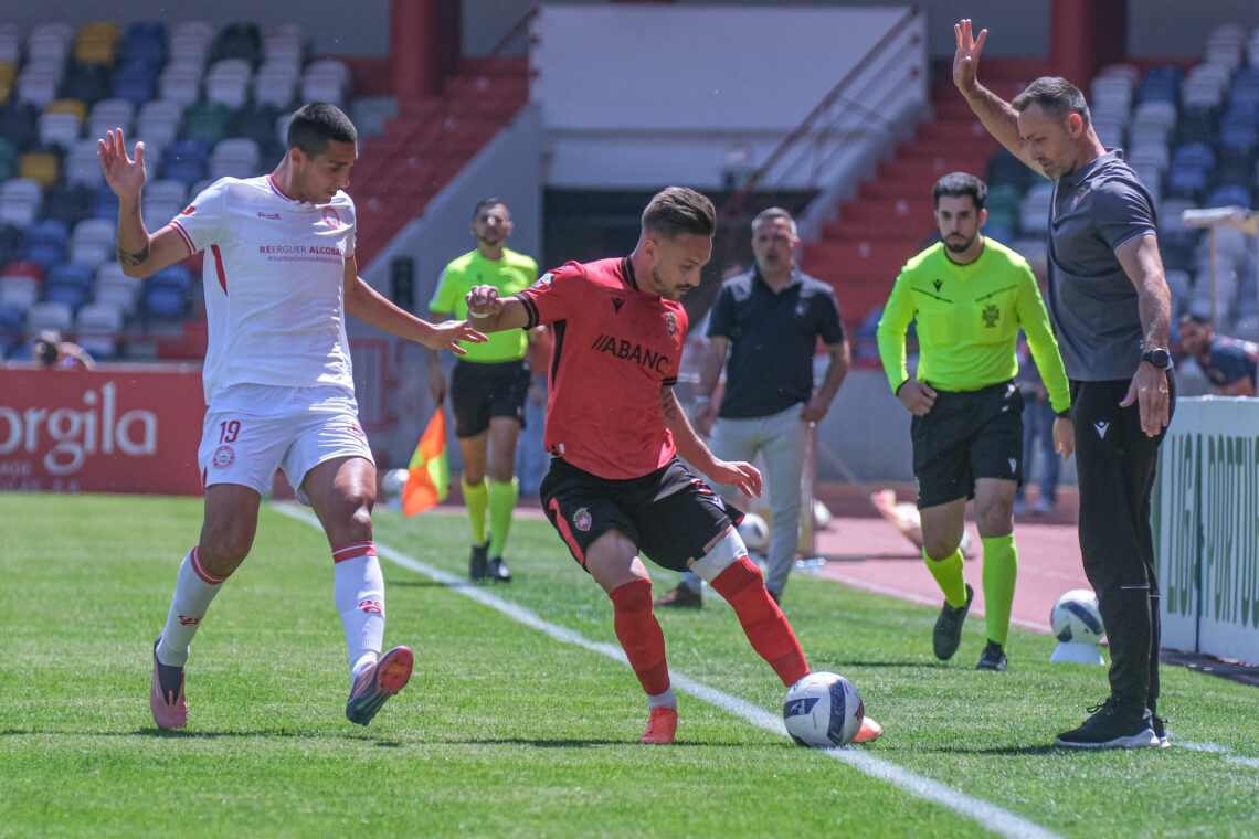 UD Leiria vence FC Penafiel por 4-2 no regresso ao Magalhães Pessoa