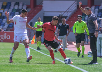 UD Leiria vence FC Penafiel por 4-2 no regresso ao Magalhães Pessoa