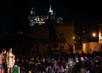 Imigração inspira festival de teatro de rua em Porto de Mós