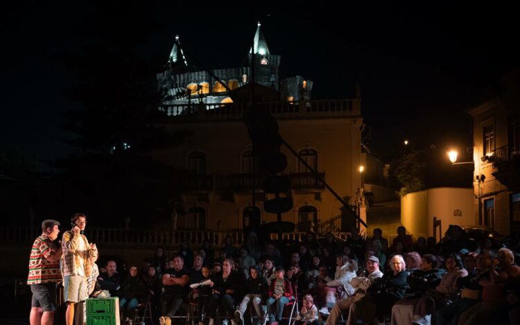 Imigração inspira festival de teatro de rua em Porto de Mós