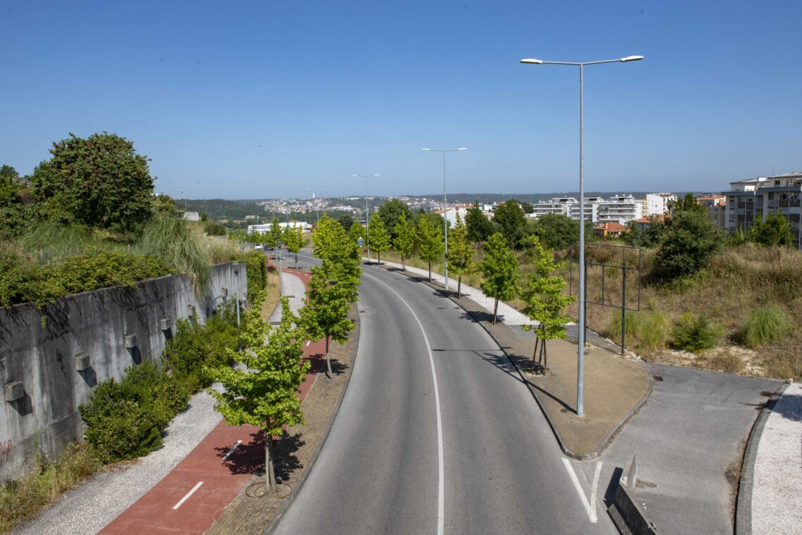 Arqueologia adia estacionamento na avenida Papa Francisco, em Leiria