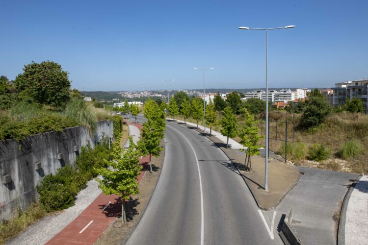 Arqueologia adia estacionamento na avenida Papa Francisco, em Leiria