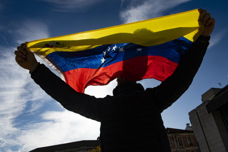 Felizes pela detenção de Maduro, venezuelanos estão expectantes
