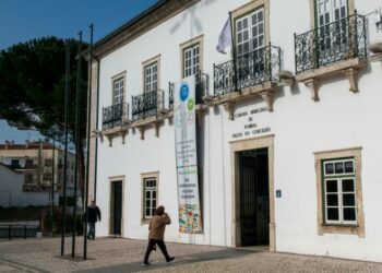 Pombal entrega quatro bolsas de estudo a alunos do 12.º ano