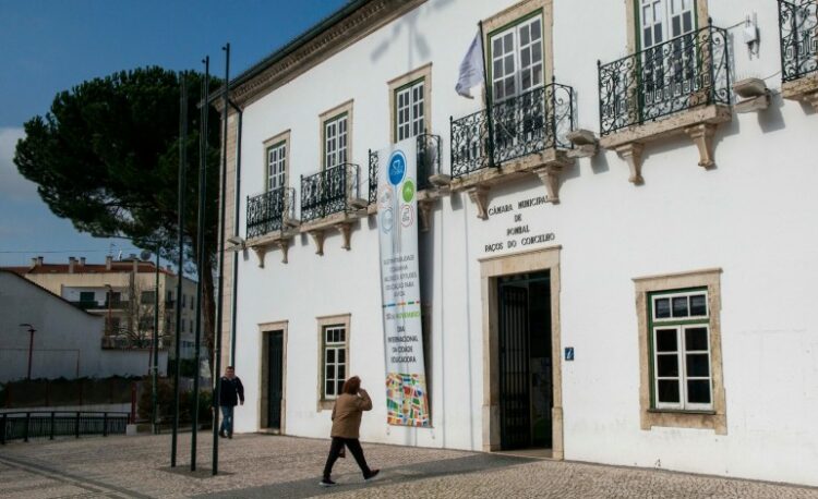 Pombal entrega quatro bolsas de estudo a alunos do 12.º ano