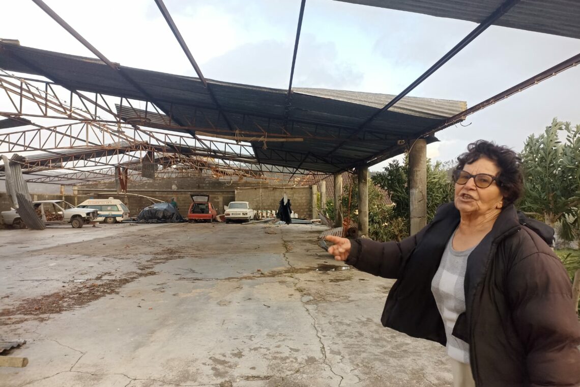 “Ainda não apareceu aqui ninguém. Estamos entregues a nós próprios”